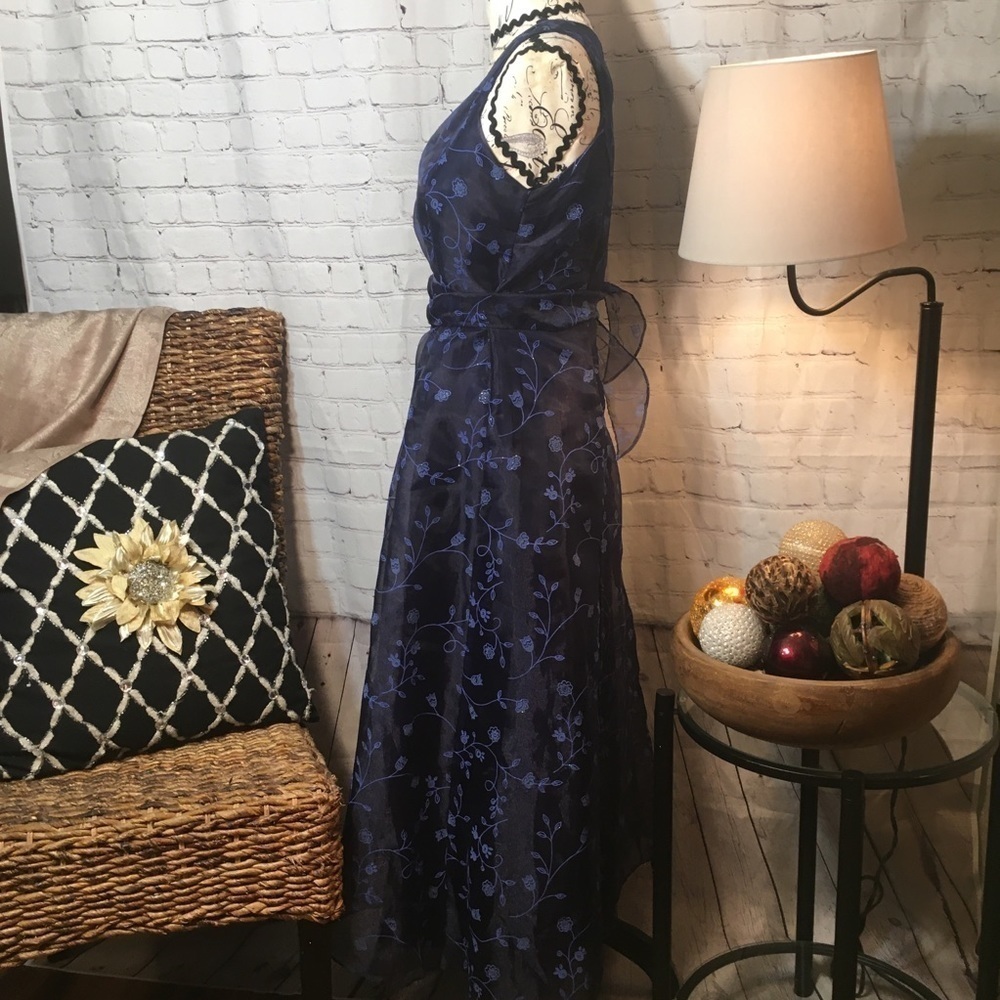 Beautiful Kids sleeveless formal dress - Picture 3 of 11